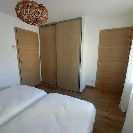 Apartment G De Laure