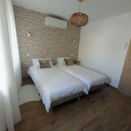 Apartment G De Laure *