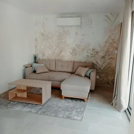 Apartment G De Laure *
